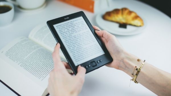 Anniversary Gifts for Her Gift Idea 16: New Tablet or Kindle