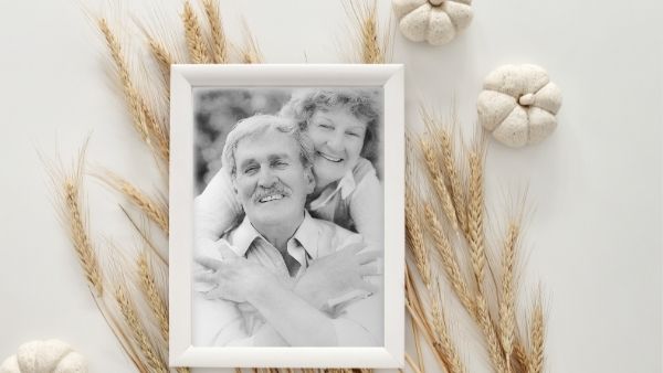 Ideas for 50th Wedding Anniversary Gifts No 21: Custom Parent Portrait